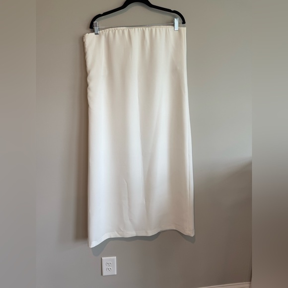 Tuckernuck Strapless White Midi Dress - Picture 6 of 12